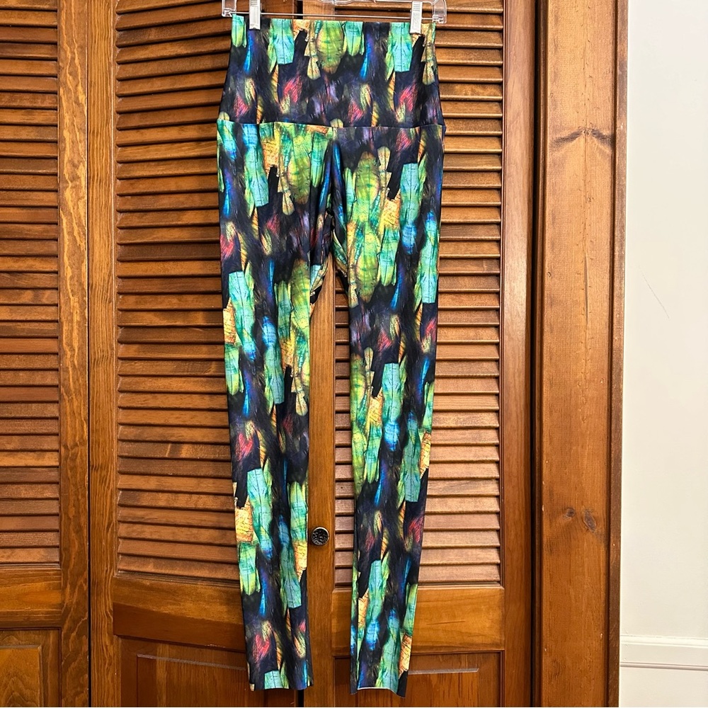 EUC Emily Hsu Designs multicolor feather pattern high-waisted leggings, M